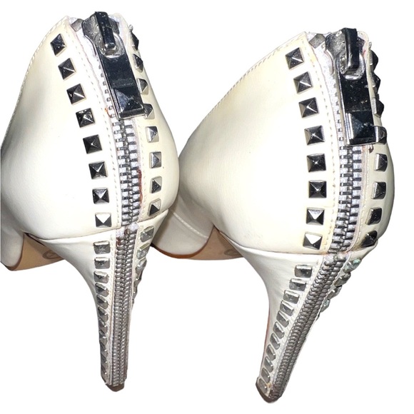 MICHAEL MICHAEL KORS | LEATHER PUMPS WITH STUDDED ACCENTS - Picture 7 of 11